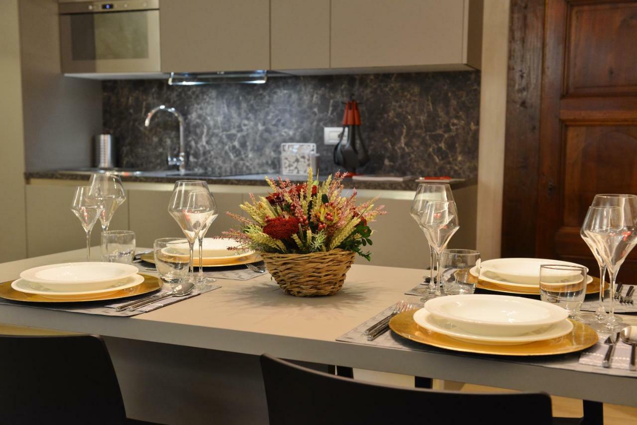 Le Reve Charmant Apartments - Via Sant'Orso,2 アオスタ エクステリア 写真