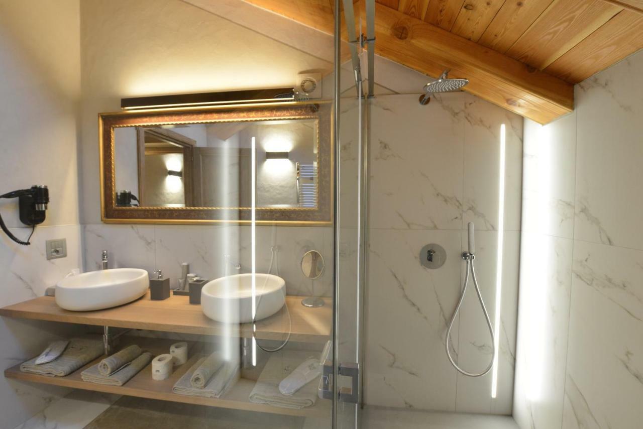 Le Reve Charmant Apartments - Via Sant'Orso,2 アオスタ エクステリア 写真