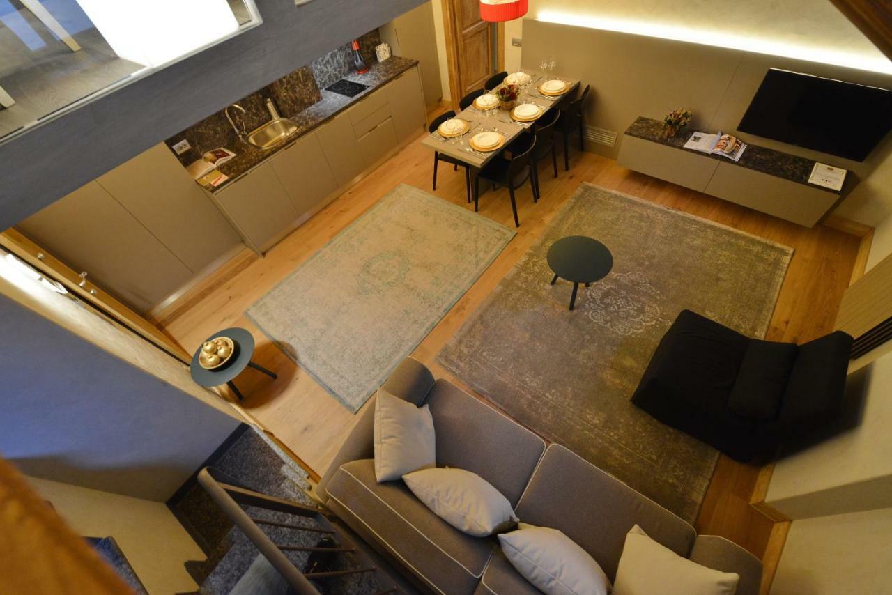 Le Reve Charmant Apartments - Via Sant'Orso,2 アオスタ エクステリア 写真