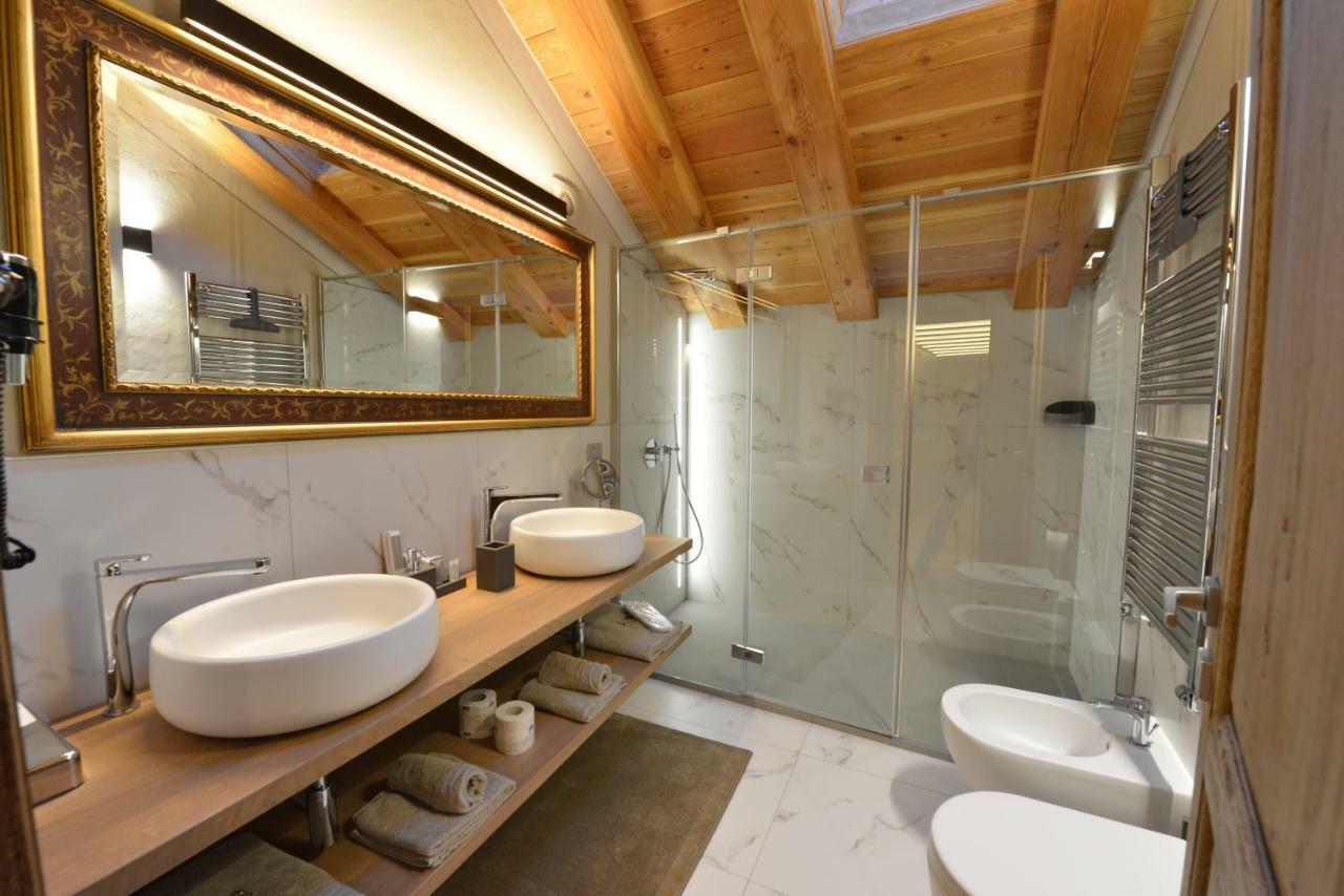Le Reve Charmant Apartments - Via Sant'Orso,2 アオスタ エクステリア 写真