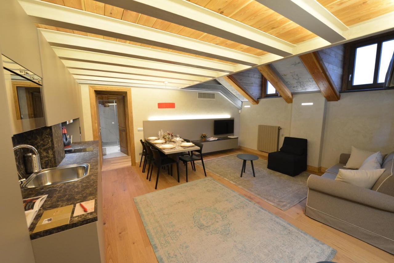 Le Reve Charmant Apartments - Via Sant'Orso,2 アオスタ 部屋 写真